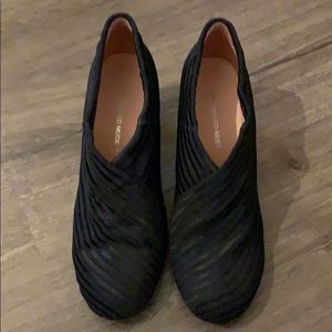 UnitedNude black wrap bootie great winter heel EUC